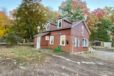 Image de Peaceful & Private house in charming Simsbury. No pets