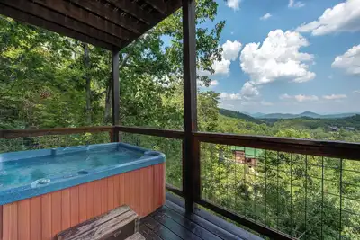 Image de 4br, Views, hot tub. Free attraction tickets!