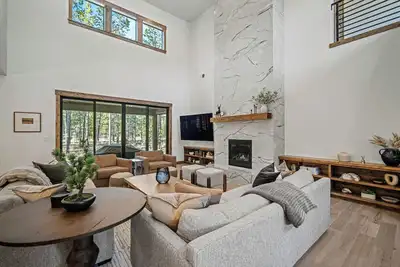 Image de Sunriver Hideaway with Access to Exclusive Golf
