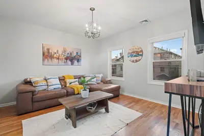 Spacious 4-bedroom apartment with WiFi, Ac in enjoyable Newark