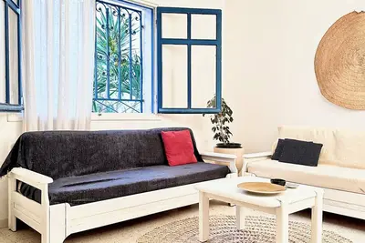 Image de This space offers a perfect blend of traditional Tunisian charm and comfort.