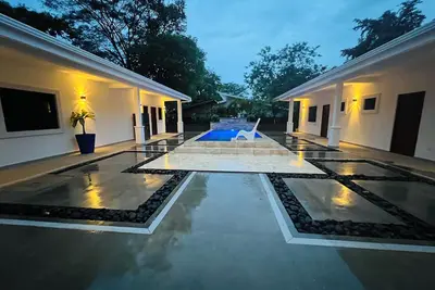 Image de Hacienda Iguana 3 brm 4 bath private house w/pool steps away from Beach club