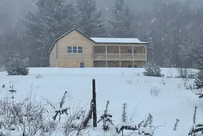 Image de Lovely 4 bedroom Log cabin in Island Pond Vermont\nSnow Mobile Capitol of Nek