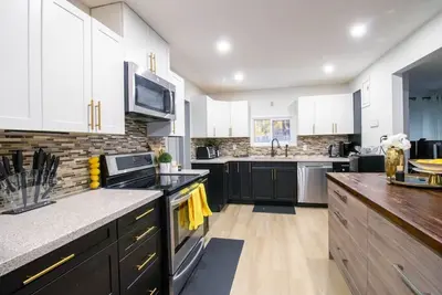 Image de Sunnyside Stay-3bdrm w/ Gym!