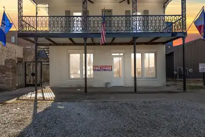 Image de Charming studio in marvelous historic downtown Crowley with Ac, WiFi