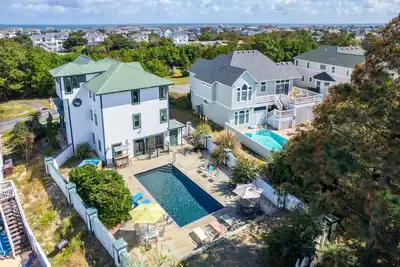 Image de Soundside, New Luxury 6brm, Large Pool, Hottub, GameRm