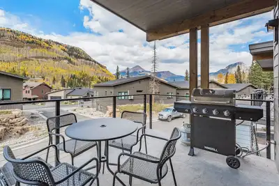 Image de New Townhome across from Purg - Hot Tub - Game Room - Views/Shuttle