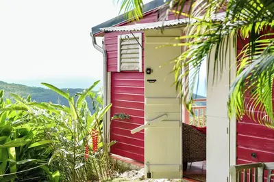 Image de Maison de charme avec deux chambres avec vue mer et montagne et jacuzzi privatif