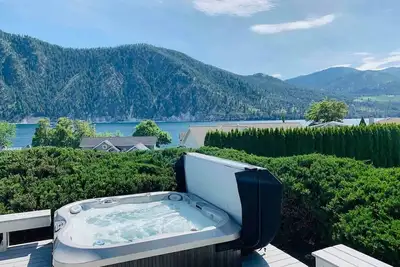 Image de Cozy Wapato Point Escape + Hot Tub! Lake views, beach and resort access
