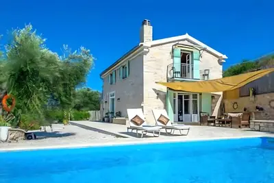 Image de Appartement 'Siorra Angelina Villa' avec piscine privée, Wi-Fi et climatisation