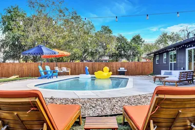 Image de ~ Casa Esmeralda ~South Austin Oasis- Private Pool
