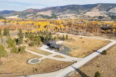 Image de Air Conditioning, Fire pit, Views for Miles