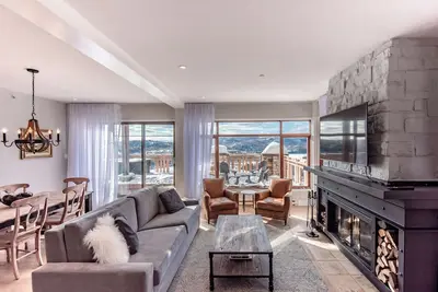 Image de Altitude Ski in/Out with Private Hottub Best Location Mont-Tremblant Ski Resort