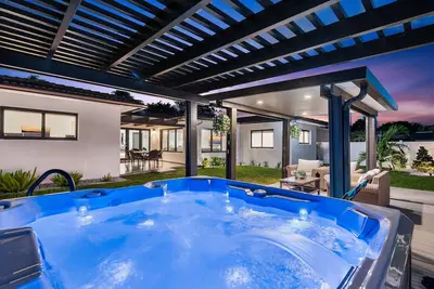 Image de Family Oasis w/ Saltwater Jacuzzi | Near Beach & Aventura
