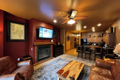 Image de Experience comfort and adventure at Peregrine Point 103, a spacious 2-bedroom condo