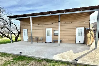 Image de Charming 2-bedroom farmhouse/ barndo in Weatherford with WiFi and Ac