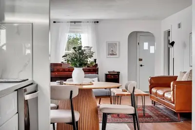 Image de Charming 4 Beds 2 Baths bungalow/Central Ac/Near Frear Park & Rpi/Pets Friendly