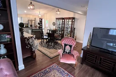 Image de Private Residence Near Downtown & Amenities