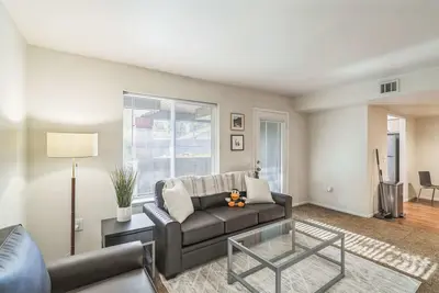 Image de Cozy Flat Near Autzen + 2 Miles to Downtown!