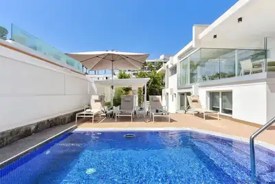 Belle maison de vacances privée avec climatisation, Wifi, piscine privée, Tv et patio