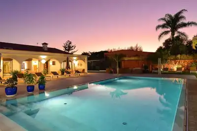 Image de Magnifique maison de vacances privée avec Wifi, piscine privée, climatisation, Tv, patio, parking