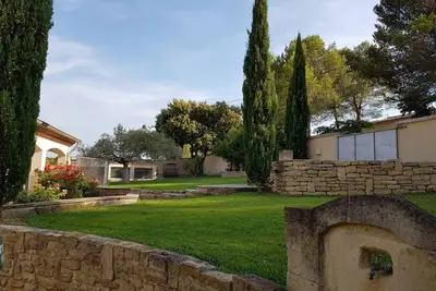 Image de Maison toute équipée avec piscine aux portes de la garrigue jusqu'à 6 couchages