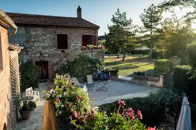 Image de Red Heart - relax with those you love in Tuscany.