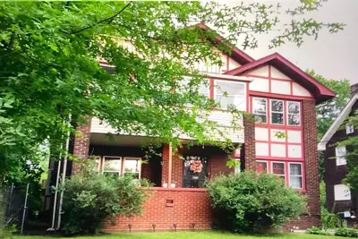 Image de Charming 4-bedroom apt. in house near Ysu with WiFi located in Youngstown, Ohio