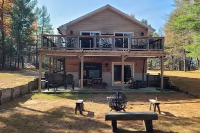 Image de Hazel's Goose Creek Lodge - Private Riverfront! Very Serene and Peaceful! Central A/C!