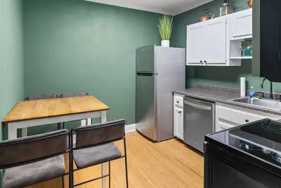 Image de Gemutliche Wohnung - hot tub, full kitchen, WiFi