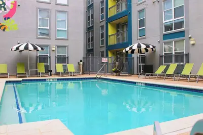 Image de Upstay Condo w Pool, Gym, Games, Bbq & Patio
