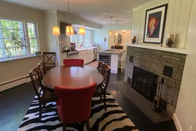 Image de Luxury house on roaring river with its own pool