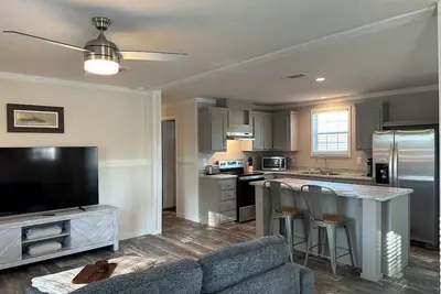 Image de Charming new 3-bedroom mobile home only 3 minutes from Wec.