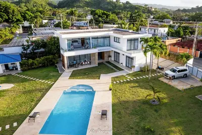 Caribbean Villa with Swimming Pool for Groups and Families