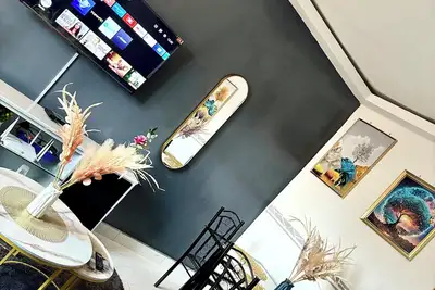 Image de Appartement meublé et chaleureux à Abidjan  proche de plusieurs commerces.