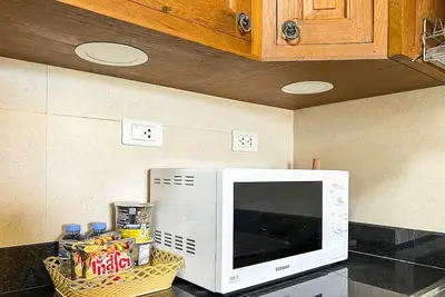 Image de Cozy 2-bedroom apartment with Balcony and Pool near Train Station