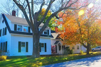 Image de Historic home in vibrant coastal town is a contemporary beauty!
