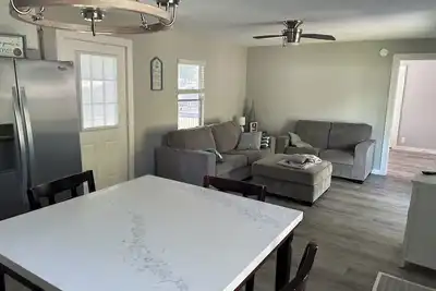 Image de Charming Lake Livingston Home!