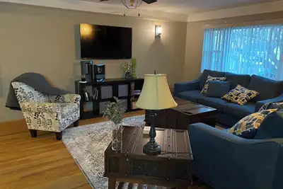 Image de Spacious Beautiful Omaha Retreat - 2br/1ba Apartment with All-Inclusive