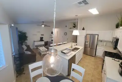 Image de \nDesert Escape – Serenity and Security at Silverwood