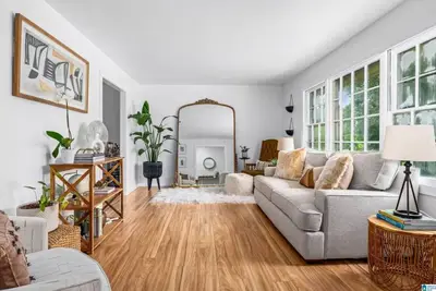 Image de Beautiful 4 Bedroom Minutes from Hoover Met!