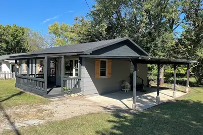 Image de Charming 2-bedroom house in Ava with WiFi and Ac