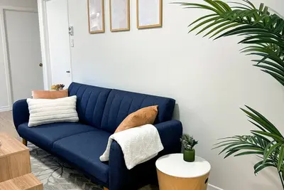 Image de Pine Retreat: Private 2Br Unit with Patio & Fireplace (Free Parking)