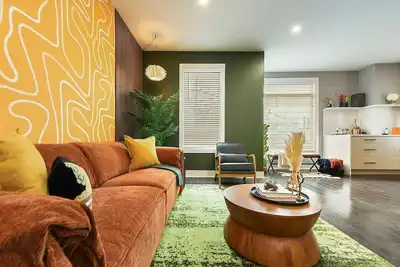 Image de HostWise Stays - Stylish Getaway with Rooftop Deck, Bbq & Garage