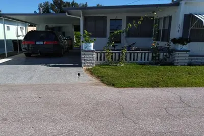Image de Cozy 1-bedroom mobile home on rim canal with dock, Palmetto Fla.
