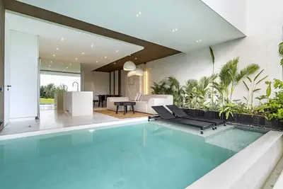 Tranquil 2-Br Villa in Ubud: Lush Rice Fields