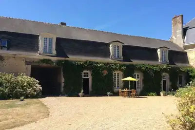 Image de Gîte historique au château de charme proche du Mans