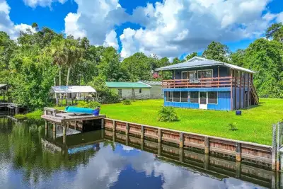 Image de Charming 2-bedroom Lakehouse house with WiFi, Ac on George's Lake!