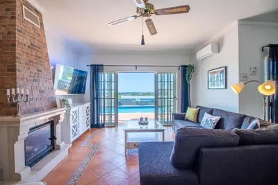 Image de Charmante villa avec 3 chambres, Wlan, chauffage central et vue sur la mer