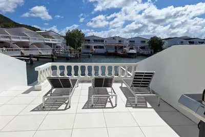 Modern 2-bedroom waterfront villa in Jolly Harbour